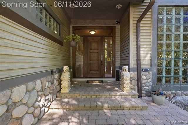 308 Nuthatch Road, Ortonville, MI 48462