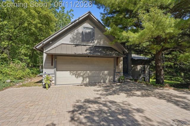 308 Nuthatch Road, Ortonville, MI 48462