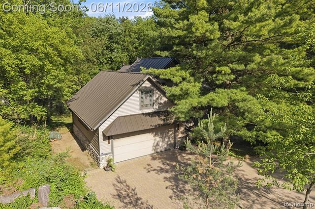 308 Nuthatch Road, Ortonville, MI 48462