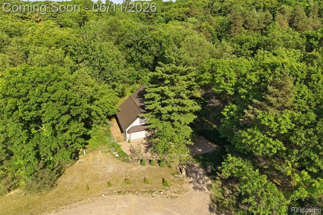 308 Nuthatch Road, Ortonville, MI 48462