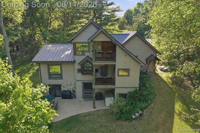 308 Nuthatch Road, Ortonville, MI 48462