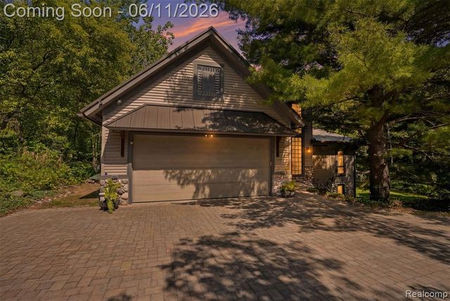 308 Nuthatch Road, Ortonville, MI 48462