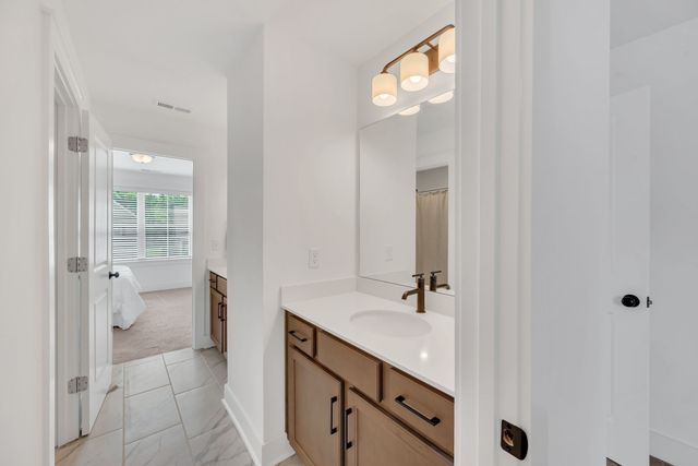 261 Cornice Dr, La Vergne, TN 37086