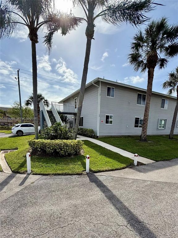 150 SE Village Dr 150, Port St. Lucie, FL 34952