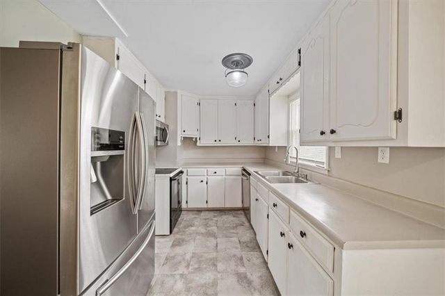 10905 E 47th Street, Kansas City, MO 64133
