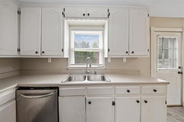 10905 E 47th Street, Kansas City, MO 64133