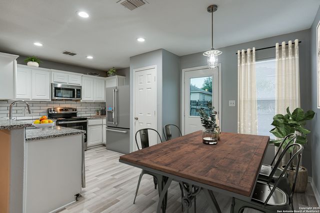 5719 HICKORY CYN, San Antonio, TX 78252