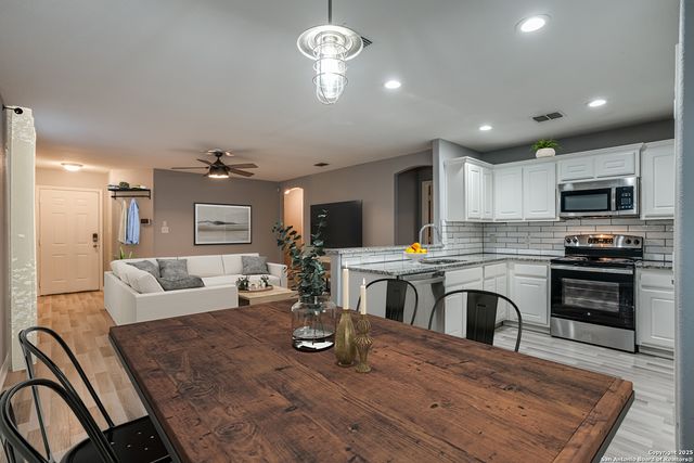 5719 HICKORY CYN, San Antonio, TX 78252