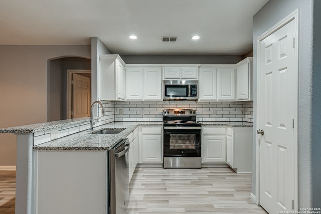 5719 HICKORY CYN, San Antonio, TX 78252