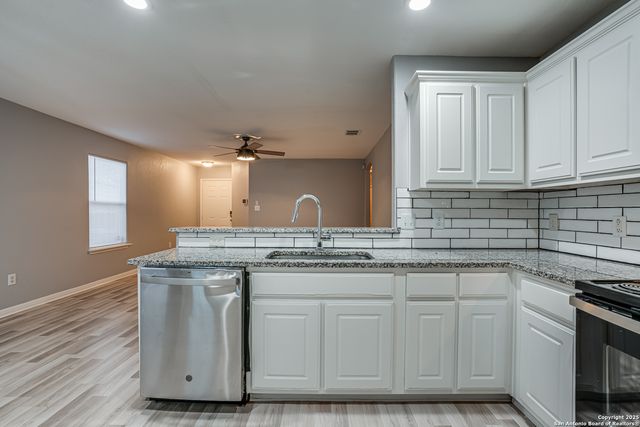 5719 HICKORY CYN, San Antonio, TX 78252