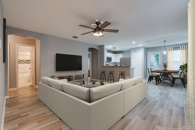 5719 HICKORY CYN, San Antonio, TX 78252