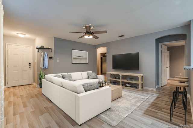 5719 HICKORY CYN, San Antonio, TX 78252