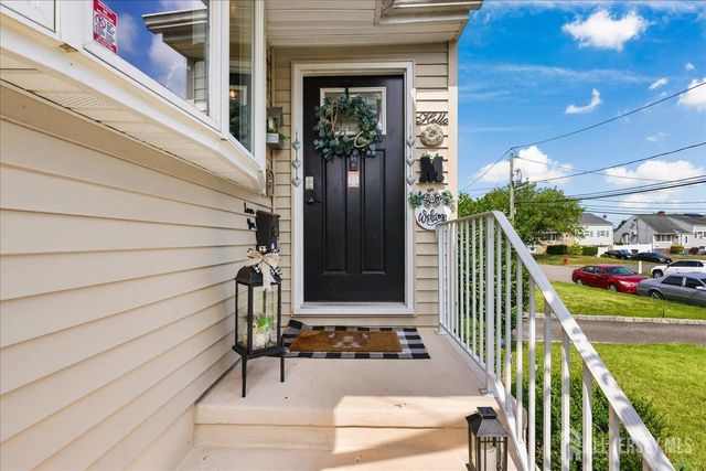 42 Mildred Lane, Fords, NJ 08863
