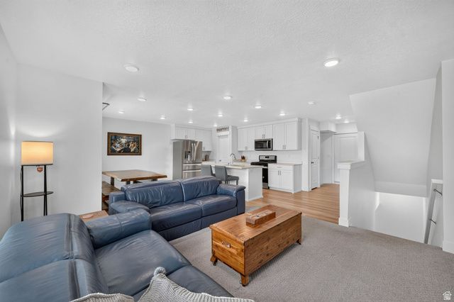 1639 E INDIGO LOOP, Layton, UT 84041