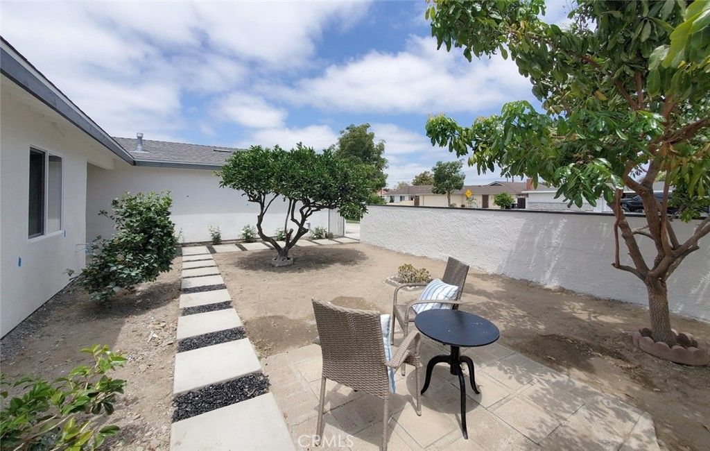 Image 3 of property listing at 4014 W Kent, Santa Ana, CA 92704