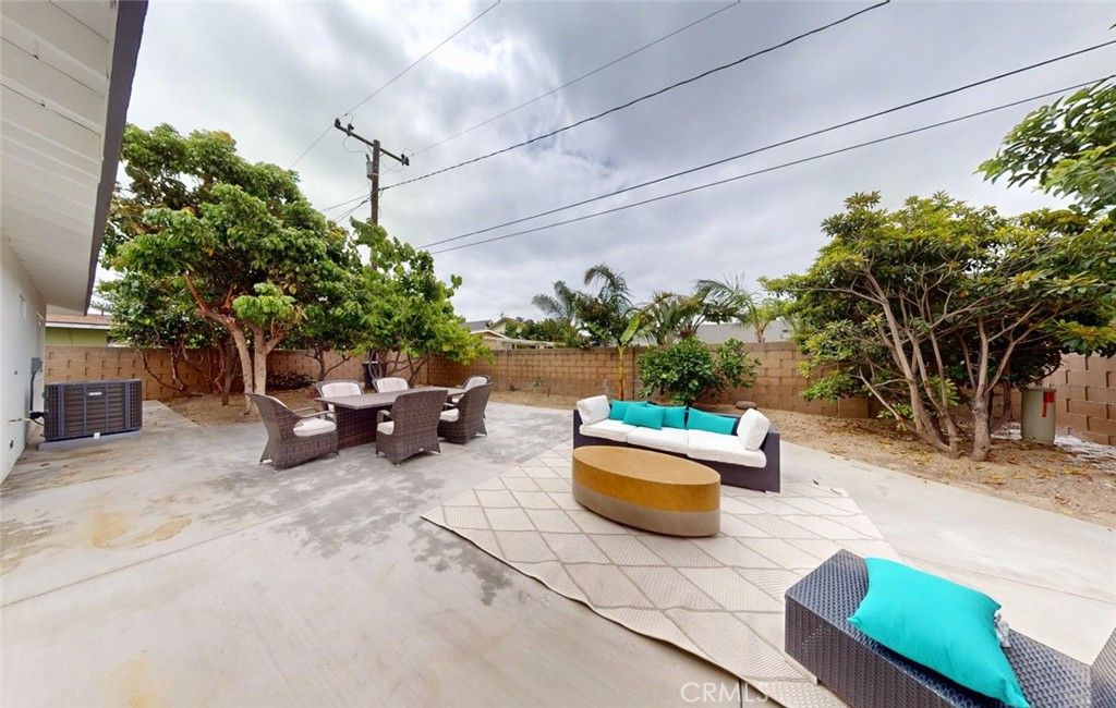 Image 30 of property listing at 4014 W Kent, Santa Ana, CA 92704