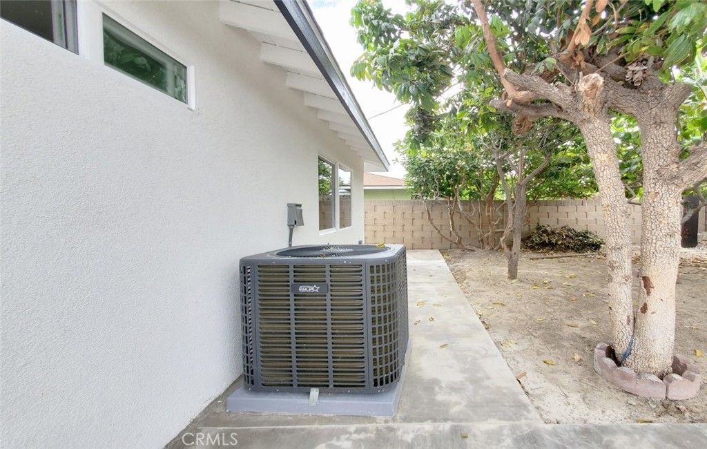 Image 32 of property listing at 4014 W Kent, Santa Ana, CA 92704