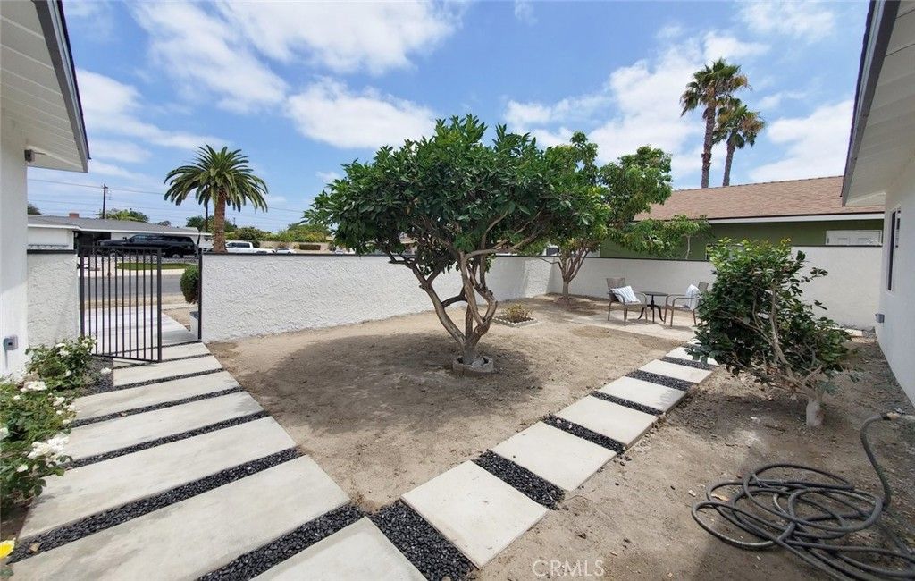 Image 4 of property listing at 4014 W Kent, Santa Ana, CA 92704