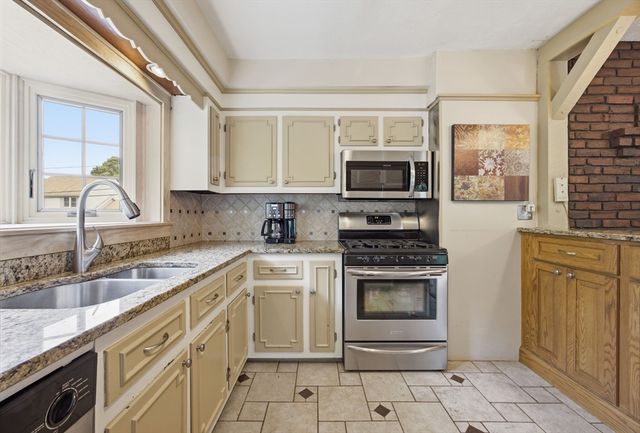 17 Great Pond Rd, Weymouth, MA 02190