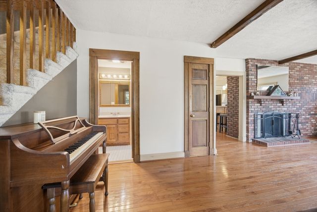 17 Great Pond Rd, Weymouth, MA 02190