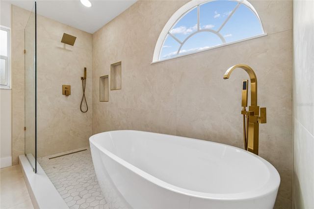 16936 FALCONRIDGE ROAD, Lithia, FL 33547