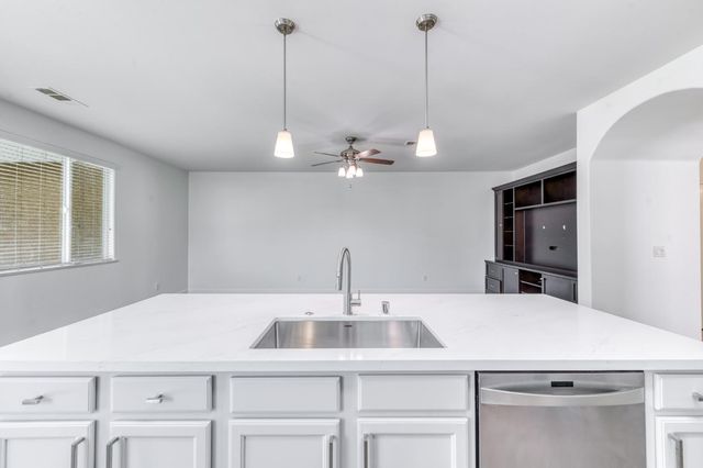 6575 E Cetti Avenue, Fresno, CA 93727