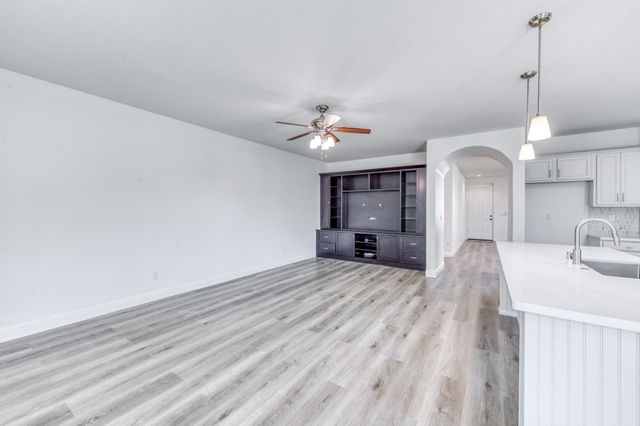 6575 E Cetti Avenue, Fresno, CA 93727