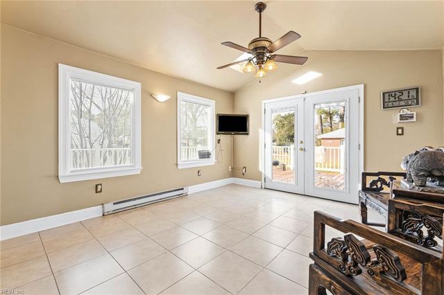 5720 Hawthorne LN, Portsmouth, VA 23703