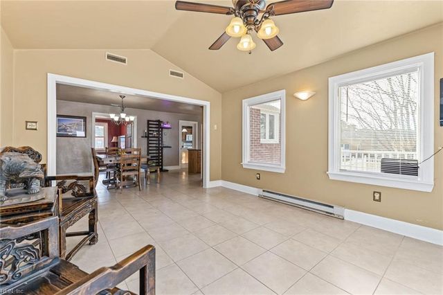 5720 Hawthorne LN, Portsmouth, VA 23703