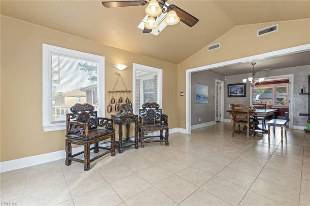 5720 Hawthorne LN, Portsmouth, VA 23703