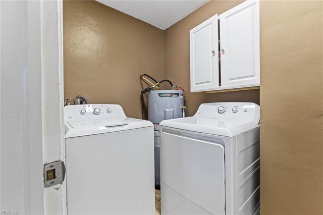 5720 Hawthorne LN, Portsmouth, VA 23703