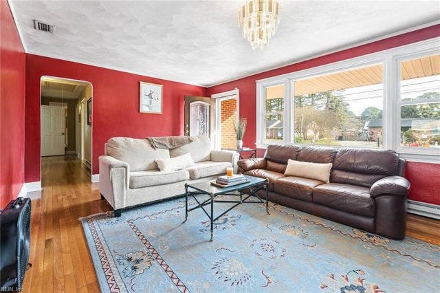 5720 Hawthorne LN, Portsmouth, VA 23703