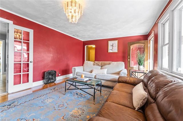 5720 Hawthorne LN, Portsmouth, VA 23703