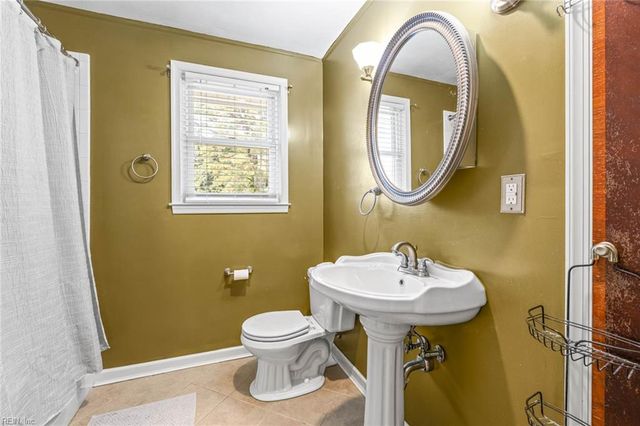 5720 Hawthorne LN, Portsmouth, VA 23703