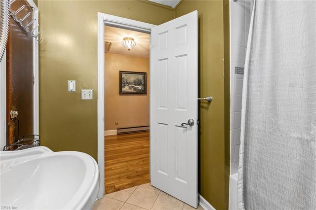 5720 Hawthorne LN, Portsmouth, VA 23703