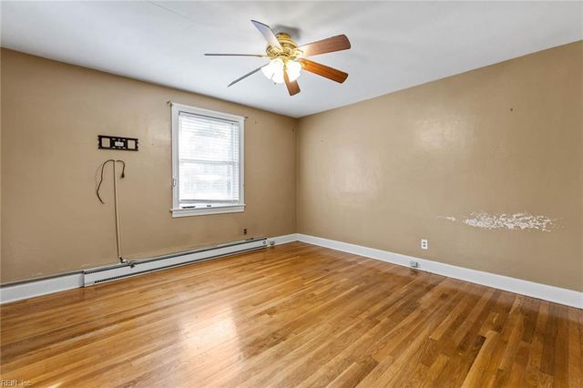 5720 Hawthorne LN, Portsmouth, VA 23703