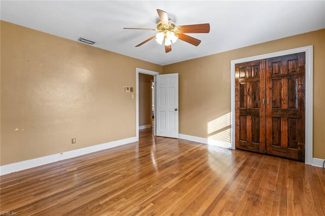 5720 Hawthorne LN, Portsmouth, VA 23703