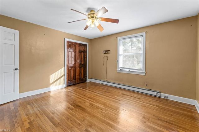 5720 Hawthorne LN, Portsmouth, VA 23703