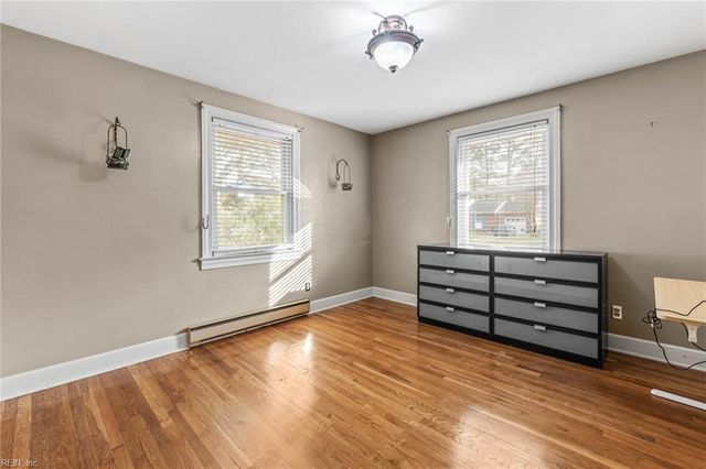 5720 Hawthorne LN, Portsmouth, VA 23703