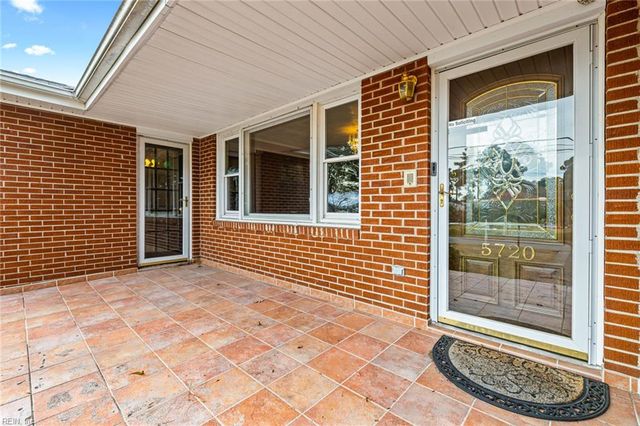 5720 Hawthorne LN, Portsmouth, VA 23703