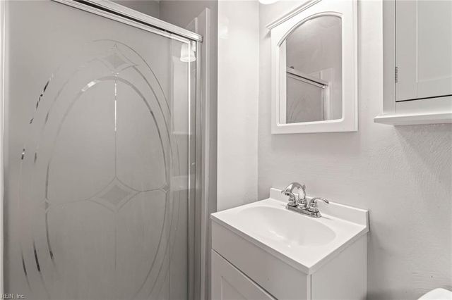 5720 Hawthorne LN, Portsmouth, VA 23703