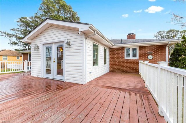 5720 Hawthorne LN, Portsmouth, VA 23703