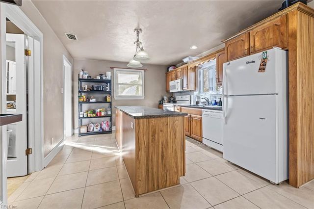 5720 Hawthorne LN, Portsmouth, VA 23703