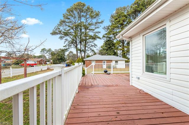 5720 Hawthorne LN, Portsmouth, VA 23703