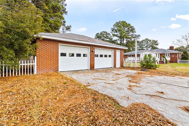 5720 Hawthorne LN, Portsmouth, VA 23703