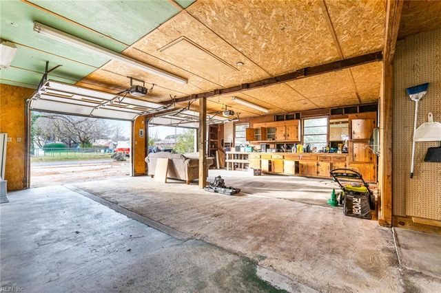 5720 Hawthorne LN, Portsmouth, VA 23703