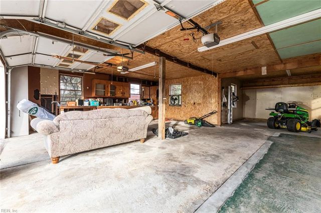 5720 Hawthorne LN, Portsmouth, VA 23703