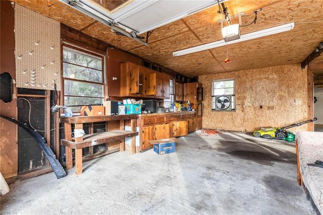 5720 Hawthorne LN, Portsmouth, VA 23703