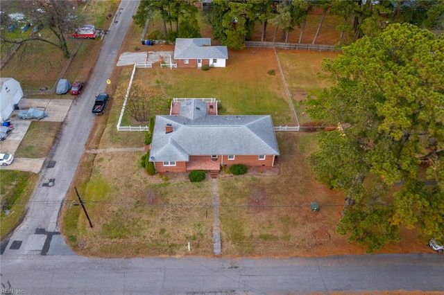 5720 Hawthorne LN, Portsmouth, VA 23703