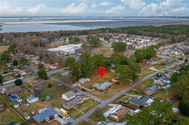 5720 Hawthorne LN, Portsmouth, VA 23703